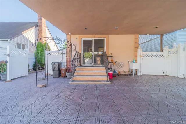 $1,298,000 | 151-25 21st Avenue | Whitestone