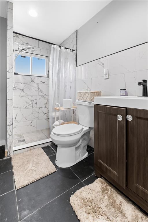 419 Woodward Avenue McKees Rocks, PA 15136 - Photo 25 of 26 a bathroom with a sink toilet and shower