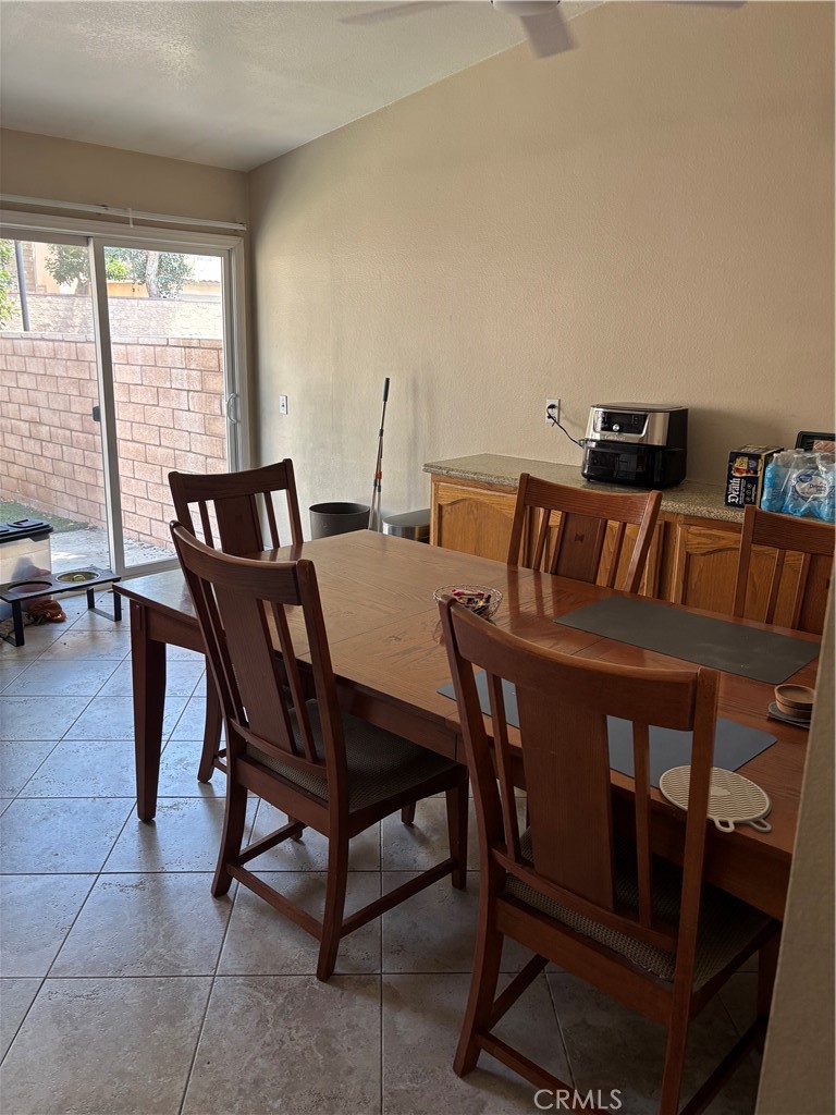 6389 Del Mar Way Riverside, CA 92504 - Photo 18 of 25 Dining room