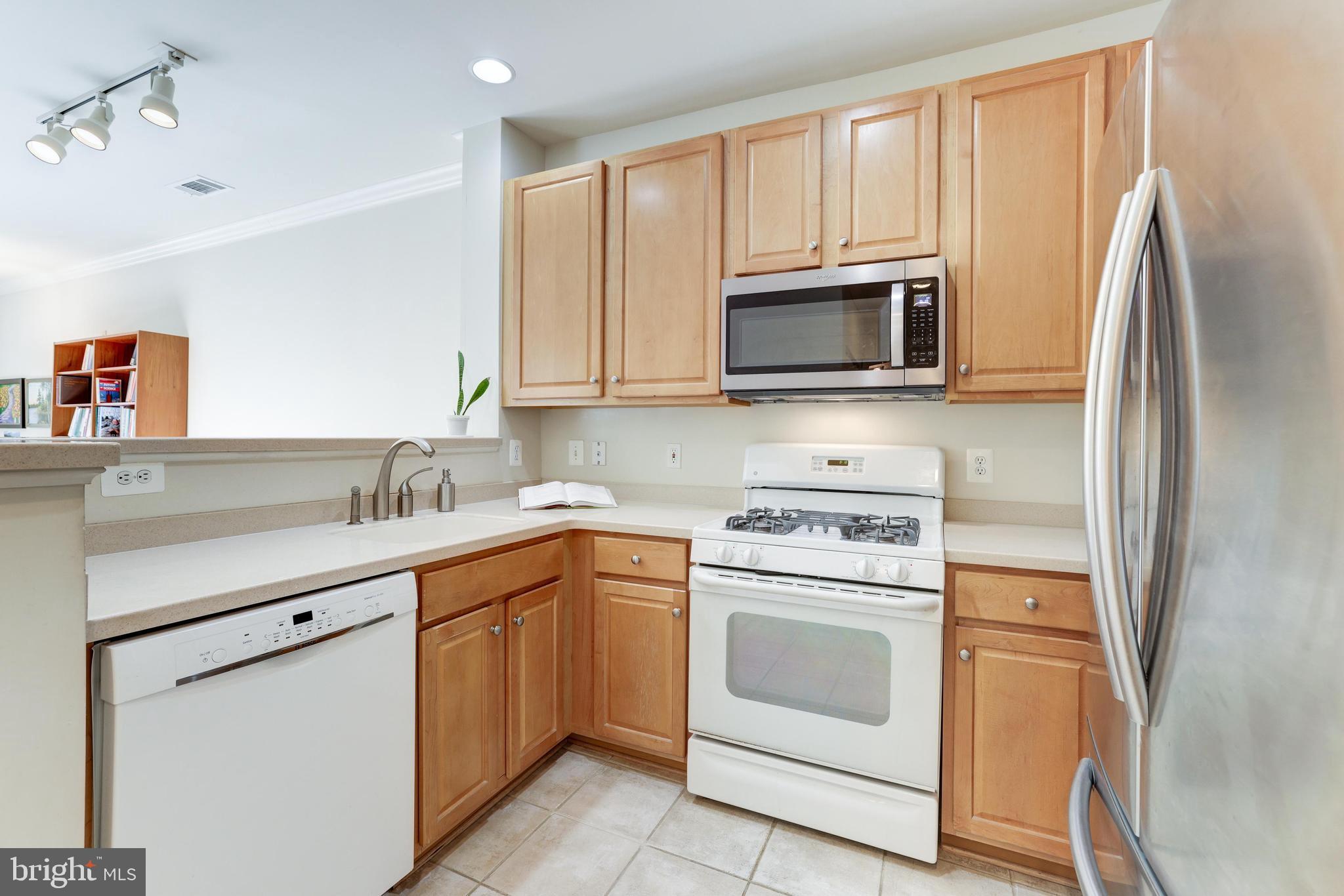 12001 Market Street, Unit 305 Reston, VA 20190 - Photo 3 of 71