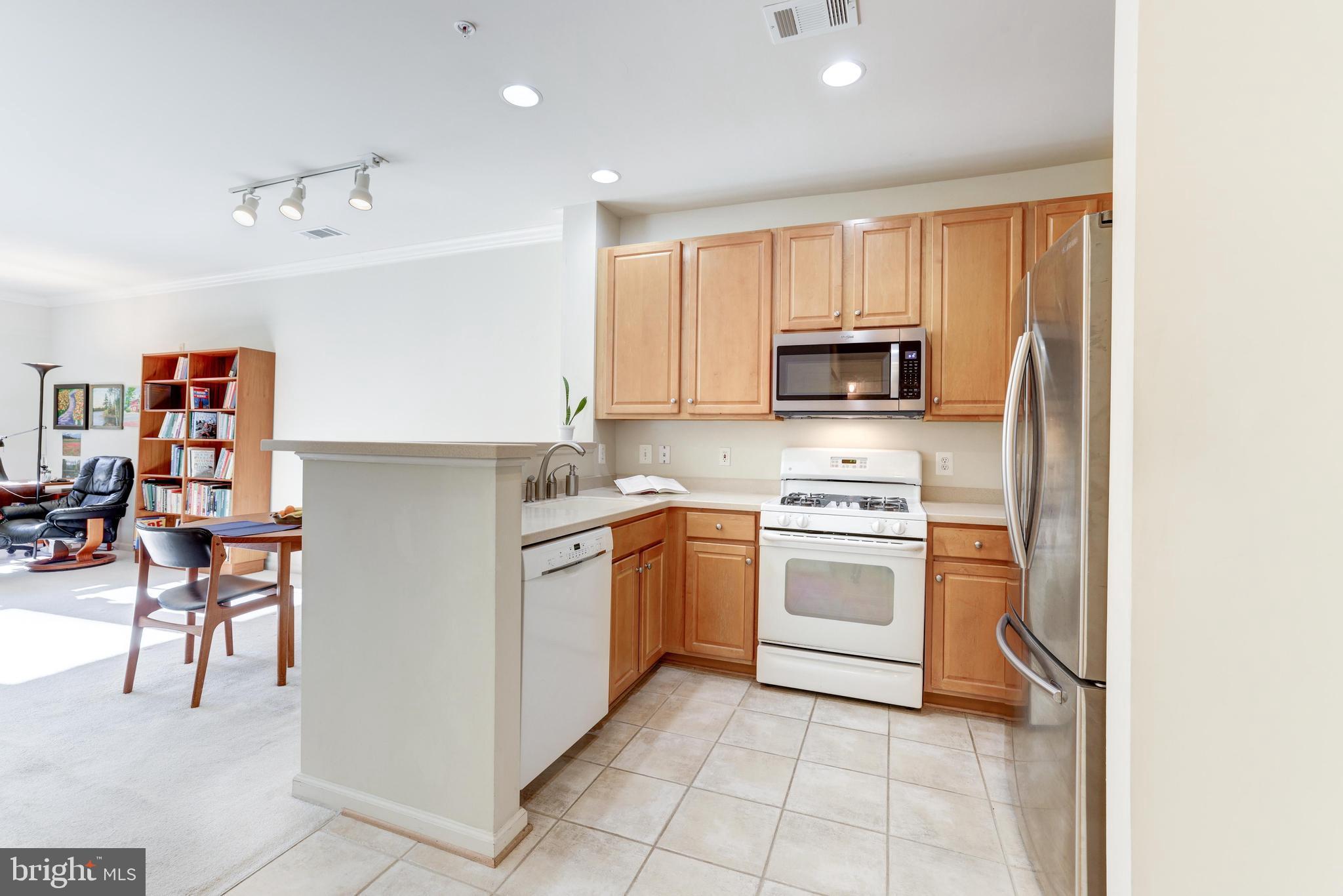 12001 Market Street, Unit 305 Reston, VA 20190 - Photo 5 of 71