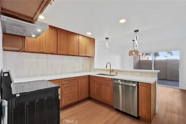 $575,000 | 655 West 6th Street, Unit A, Tustin, CA 92780