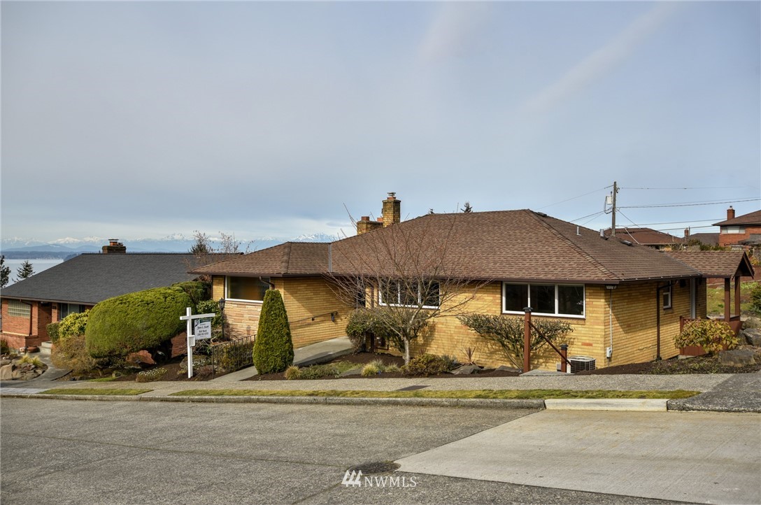 4010 Southwest Director Street Seattle, WA 98136 - Photo 2 of 25 Gallery Image 2