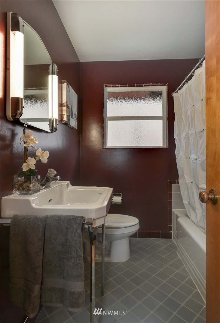 4010 Southwest Director Street Seattle, WA 98136 - Photo 14 of 25 Gallery Image 14
