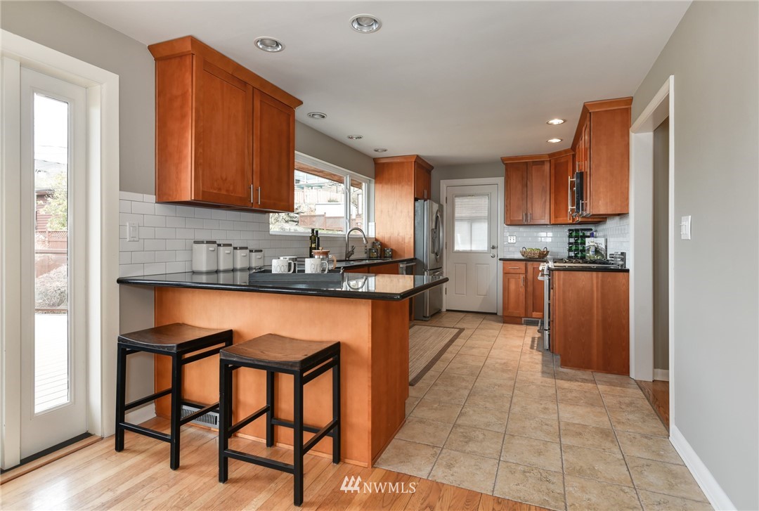 4010 Southwest Director Street Seattle, WA 98136 - Photo 5 of 25 Gallery Image 5