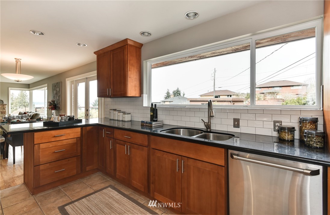 4010 Southwest Director Street Seattle, WA 98136 - Photo 6 of 25 Gallery Image 6