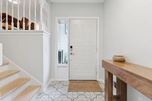 $614,900 | 613 South Owasso Boulevard West, Roseville, MN 55113