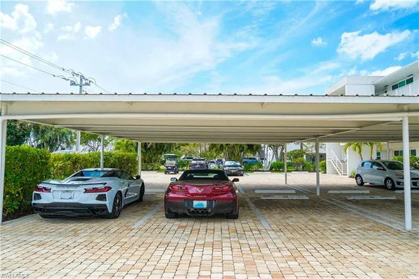 $575,000 | 414 Broad Avenue South, Unit H414, Naples, FL 34102