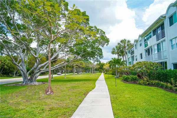 $575,000 | 414 Broad Avenue South, Unit H414, Naples, FL 34102