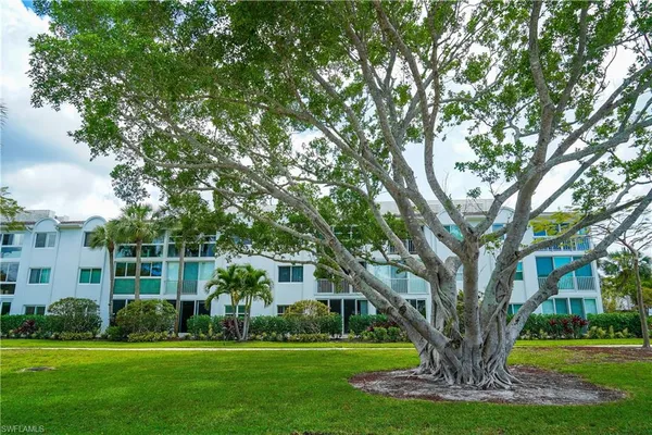 $575,000 | 414 Broad Avenue South, Unit H414, Naples, FL 34102