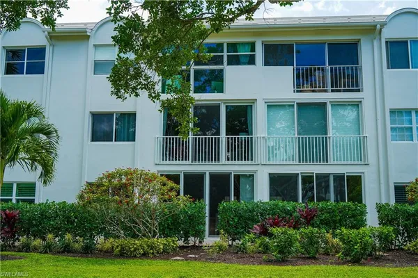 $575,000 | 414 Broad Avenue South, Unit H414, Naples, FL 34102