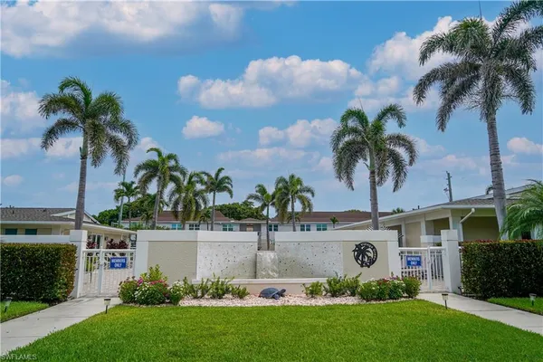 $575,000 | 414 Broad Avenue South, Unit H414, Naples, FL 34102