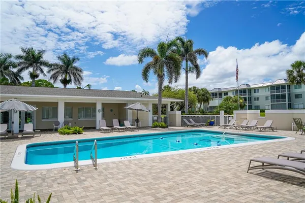 $575,000 | 414 Broad Avenue South, Unit H414, Naples, FL 34102