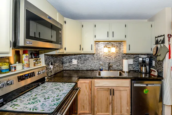 $419,500 | 6 East Pinnacle Road, Unit 6, Bridgton, ME 04009