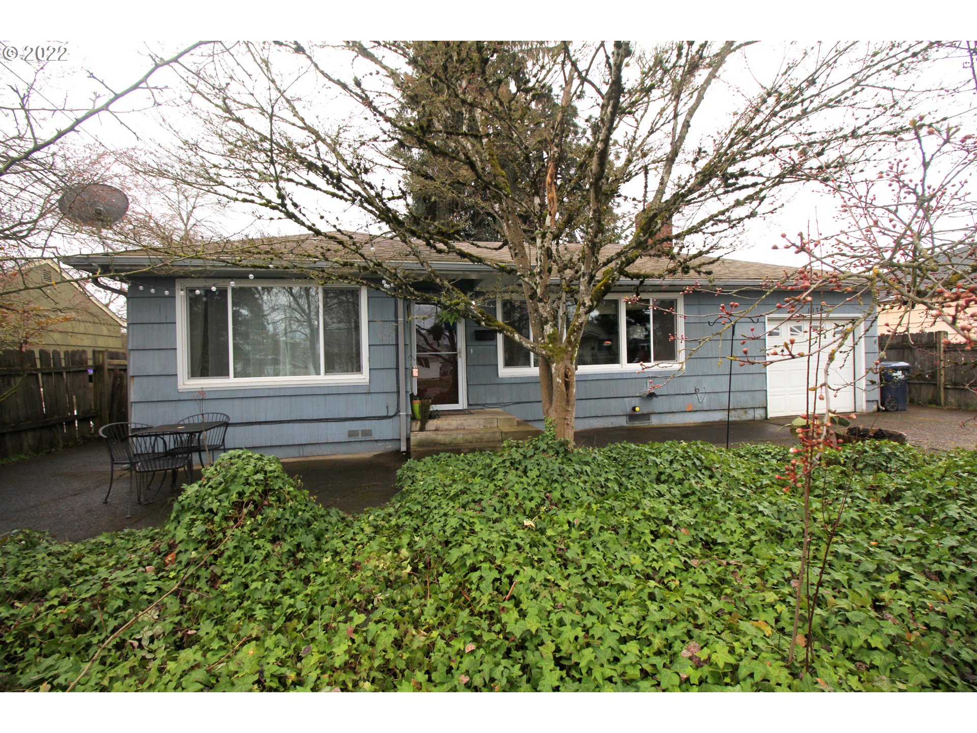 1939 E Street Springfield, OR 97477 - Photo 1 of 32 a front view of a house with garden