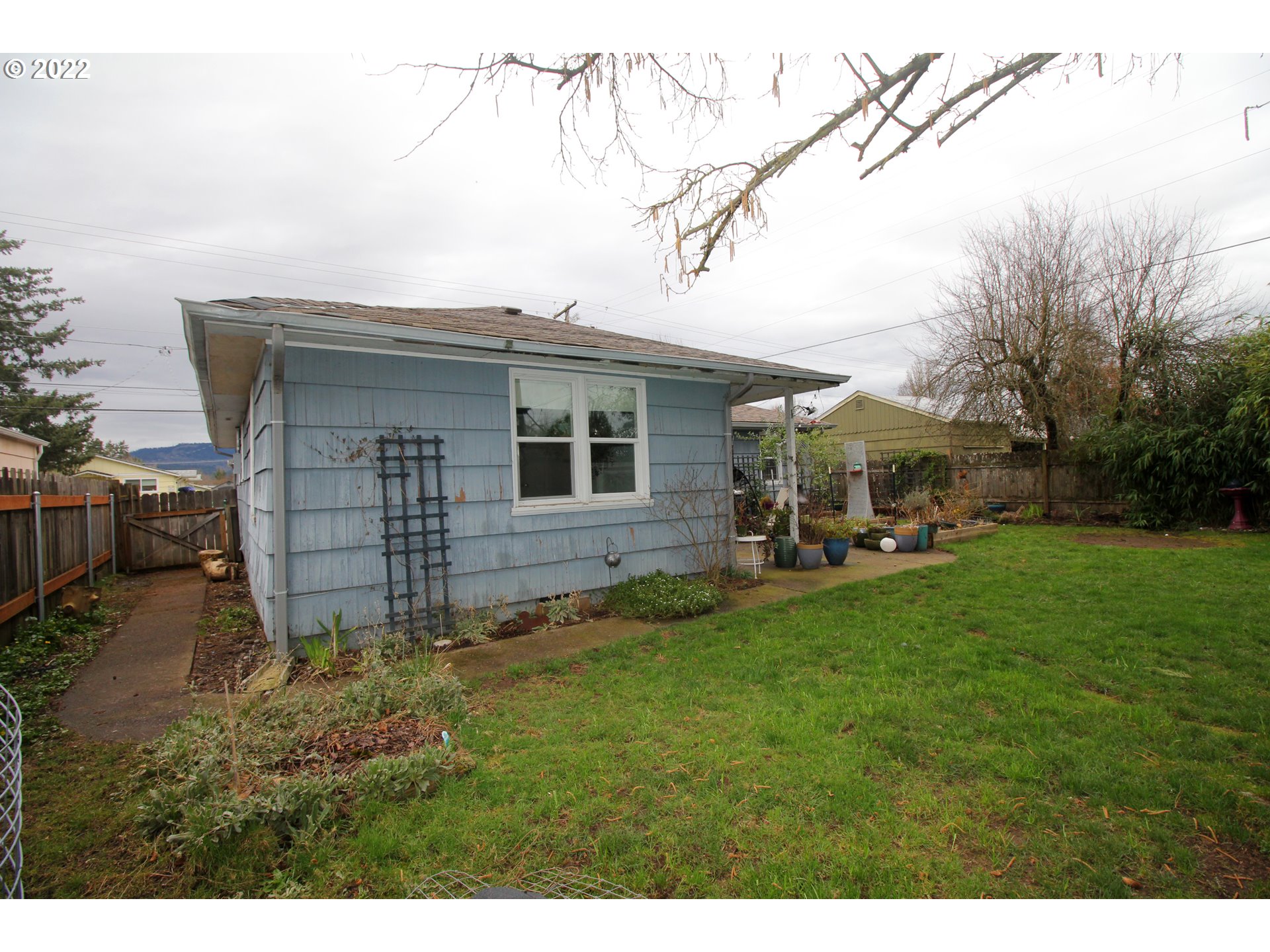 1939 E Street Springfield, OR 97477 - Photo 27 of 32 a backyard of a house with table and chairs