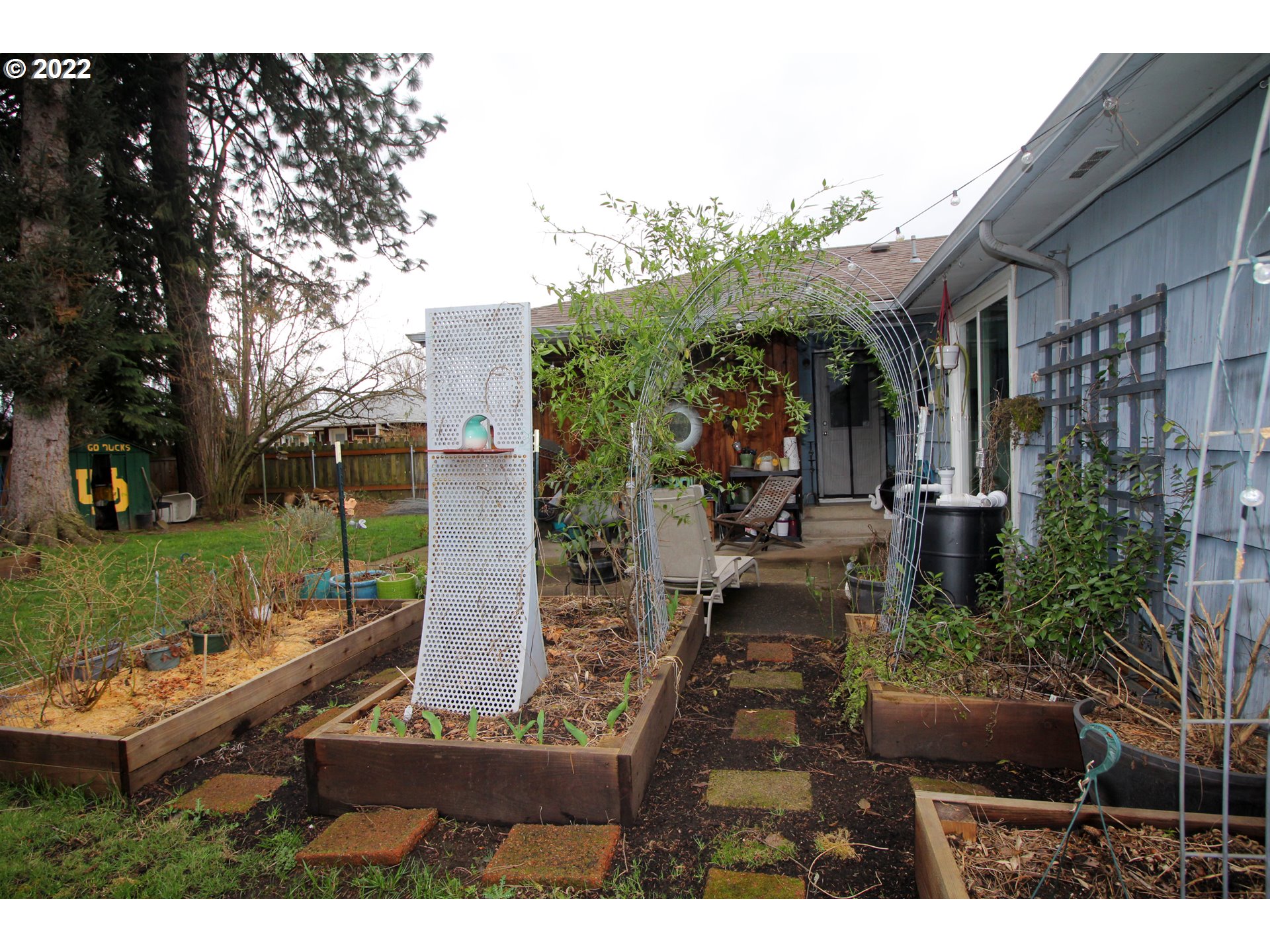 1939 E Street Springfield, OR 97477 - Photo 31 of 32 a view of outdoor space and yard