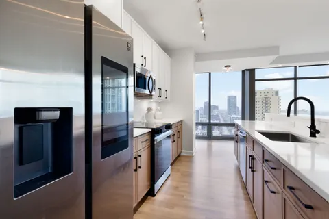 $625,000 | 100 East 14th Street, Unit 2106, Chicago, IL 60605