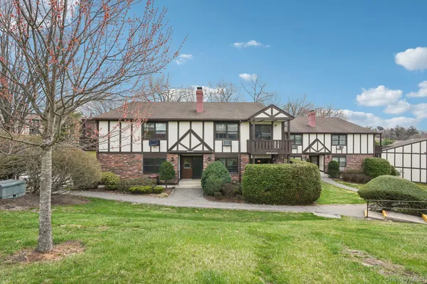 $425,000 | 668 Sierra Vista Lane, Valley Cottage, NY 10989