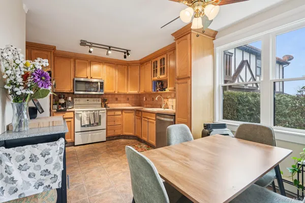 $425,000 | 668 Sierra Vista Lane, Valley Cottage, NY 10989