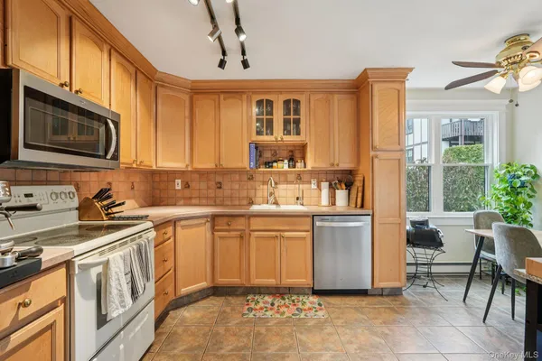 $425,000 | 668 Sierra Vista Lane, Valley Cottage, NY 10989