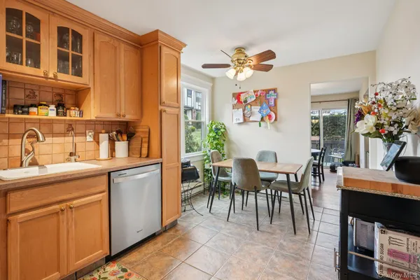 $425,000 | 668 Sierra Vista Lane, Valley Cottage, NY 10989