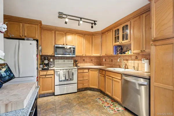 $425,000 | 668 Sierra Vista Lane, Valley Cottage, NY 10989