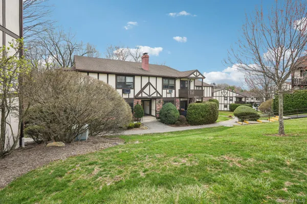 $425,000 | 668 Sierra Vista Lane, Valley Cottage, NY 10989