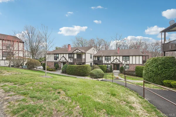 $425,000 | 668 Sierra Vista Lane, Valley Cottage, NY 10989