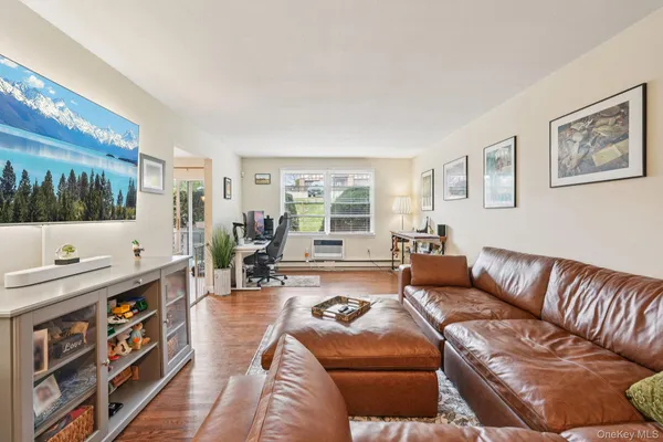 $425,000 | 668 Sierra Vista Lane, Valley Cottage, NY 10989