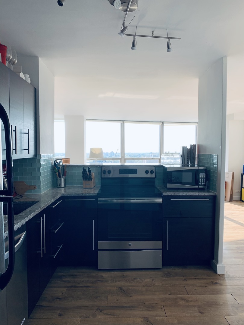 5701 North Sheridan Road, Unit 14B Chicago, IL 60660 - Photo 18 of 35
