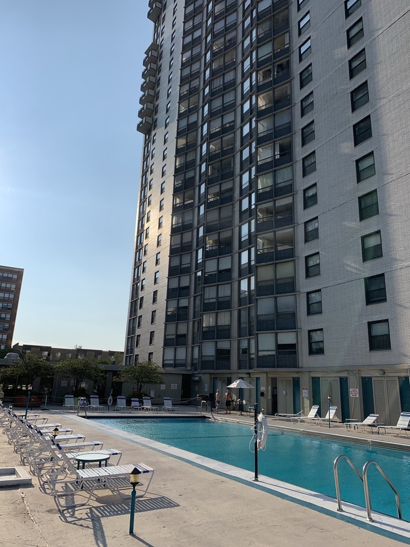 5701 North Sheridan Road, Unit 14B Chicago, IL 60660 - Photo 29 of 35