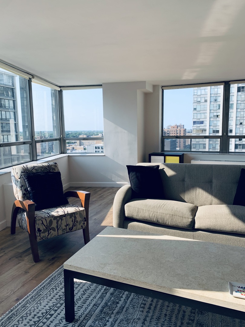 5701 North Sheridan Road, Unit 14B Chicago, IL 60660 - Photo 5 of 35