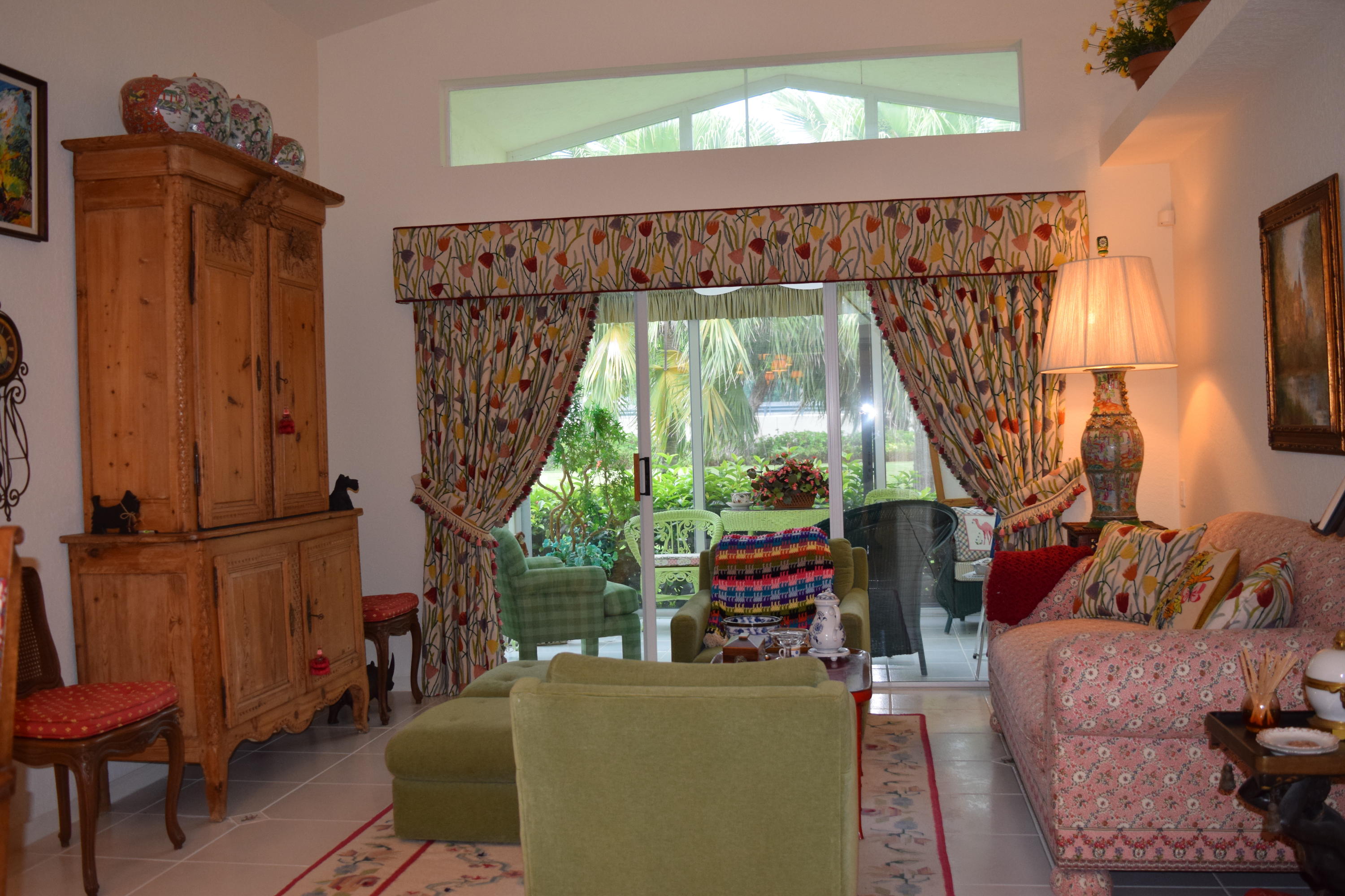 6657 Sun River Road Boynton Beach, FL 33437 - Photo 3 of 32 LIVING ROOM