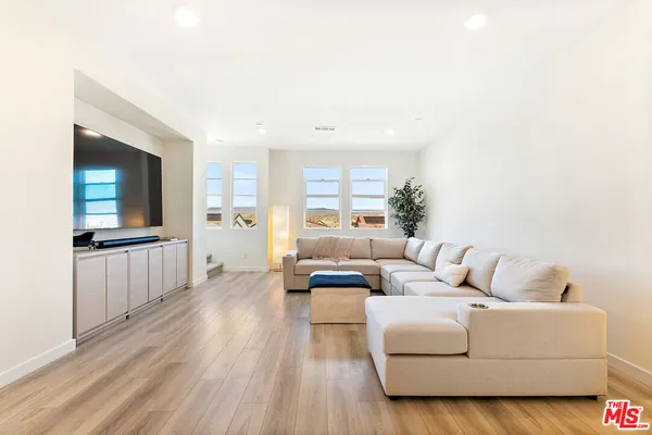 $649,000 | 27121 Vly Oak Place, Valencia, CA 91381