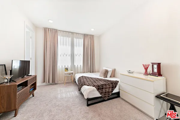 $649,000 | 27121 Vly Oak Place, Valencia, CA 91381