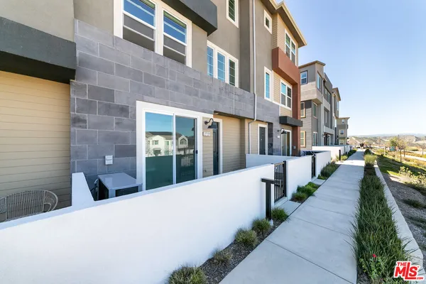 $649,000 | 27121 Vly Oak Place, Valencia, CA 91381