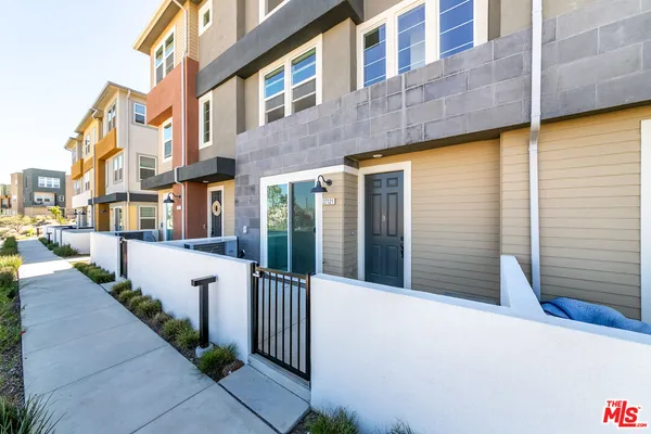 $649,000 | 27121 Vly Oak Place, Valencia, CA 91381