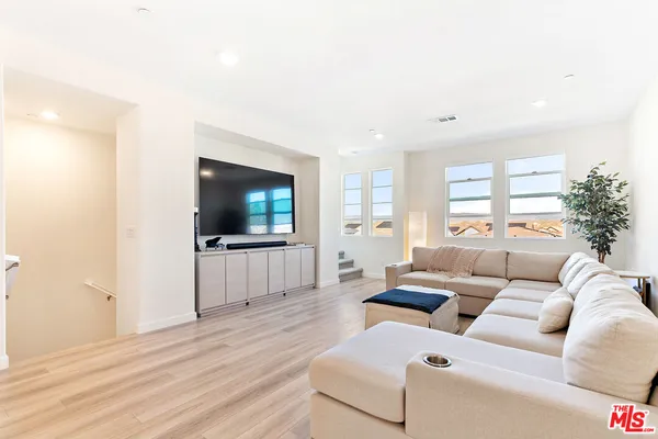 $649,000 | 27121 Vly Oak Place, Valencia, CA 91381