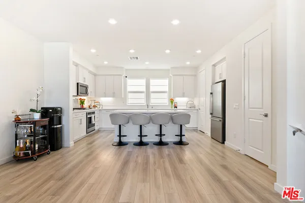 $649,000 | 27121 Vly Oak Place, Valencia, CA 91381