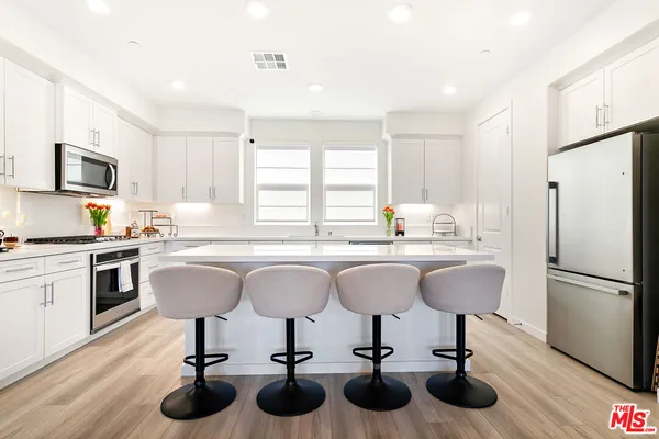 $649,000 | 27121 Vly Oak Place, Valencia, CA 91381