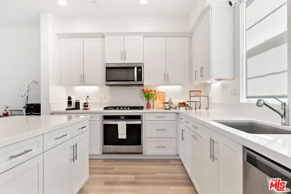 $649,000 | 27121 Vly Oak Place, Valencia, CA 91381