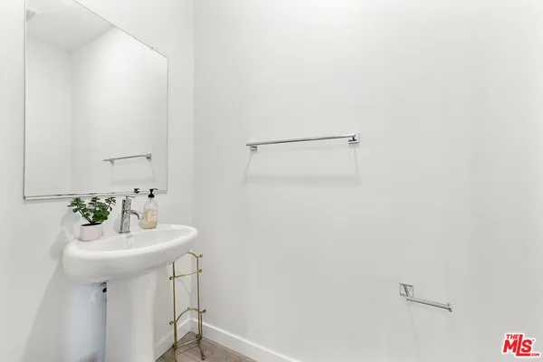 $649,000 | 27121 Vly Oak Place, Valencia, CA 91381