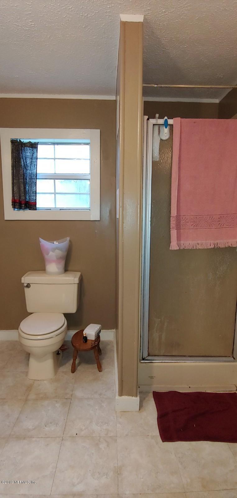 85049 Claxton Road Yulee, FL 32097 - Photo 36 of 37 master shower and jon