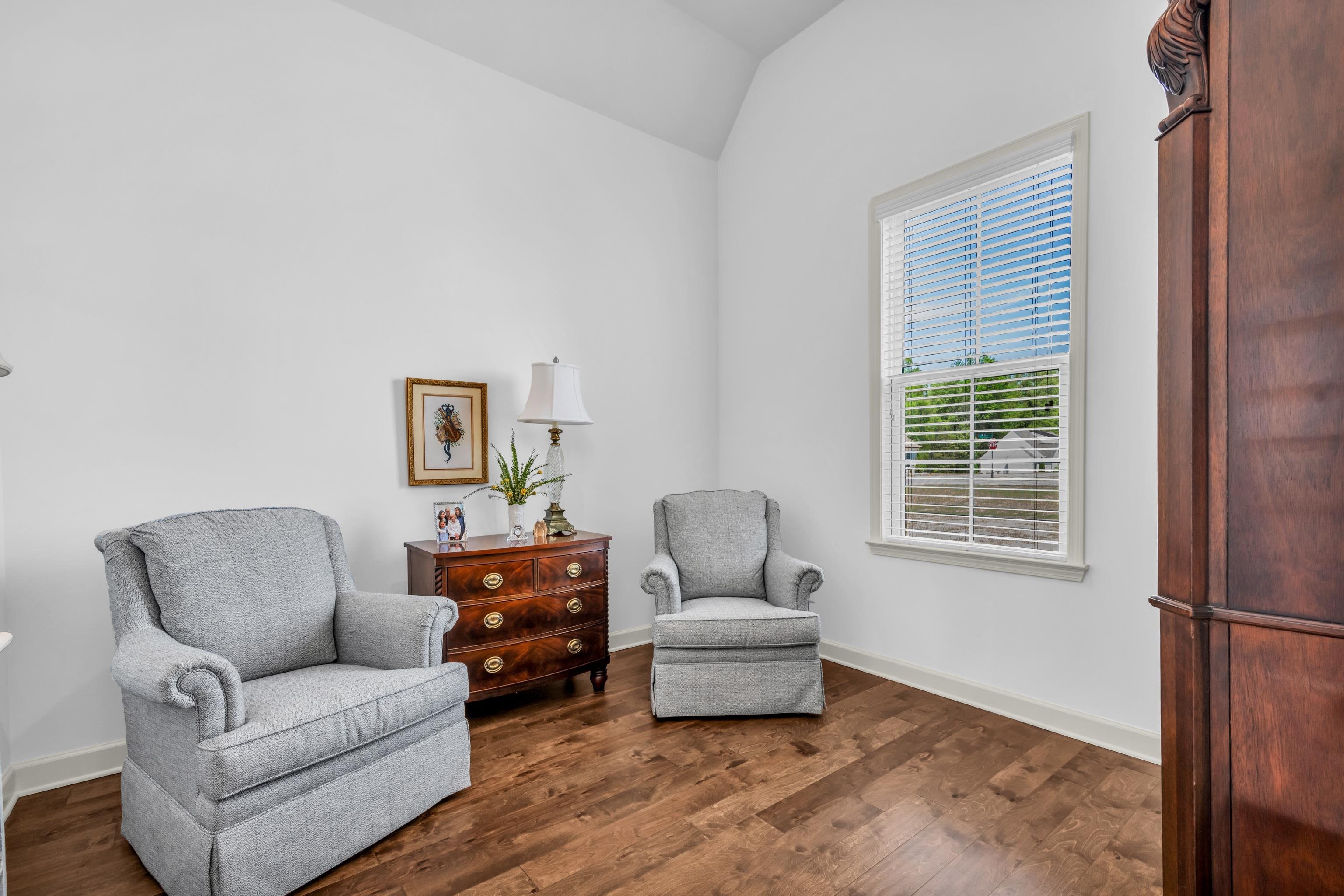 20 Thorpe Cove Piperton, TN 38017 - Photo 12 of 39 a living room with furniture and a window