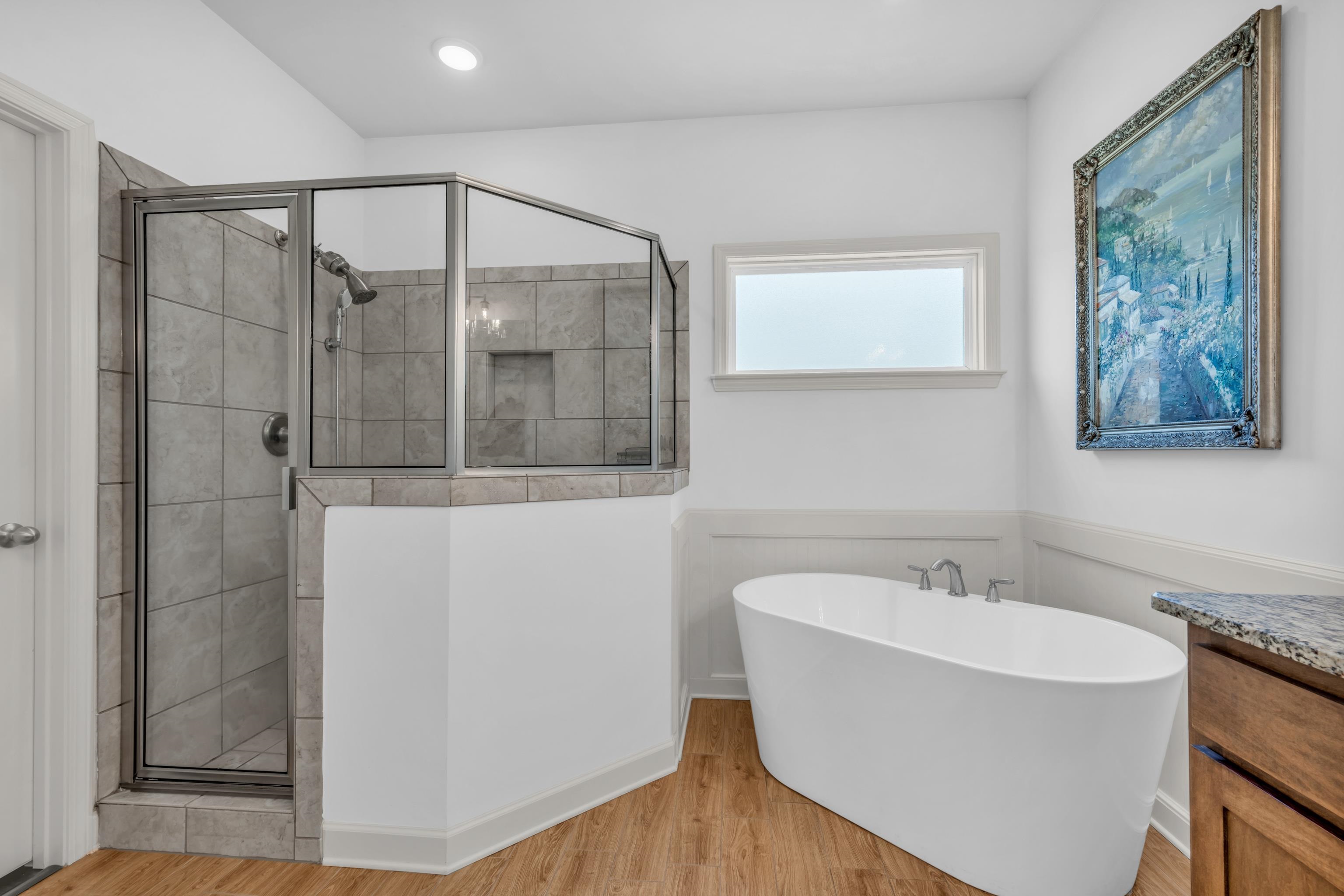20 Thorpe Cove Piperton, TN 38017 - Photo 24 of 39 a bathroom with a bathtub and a sink
