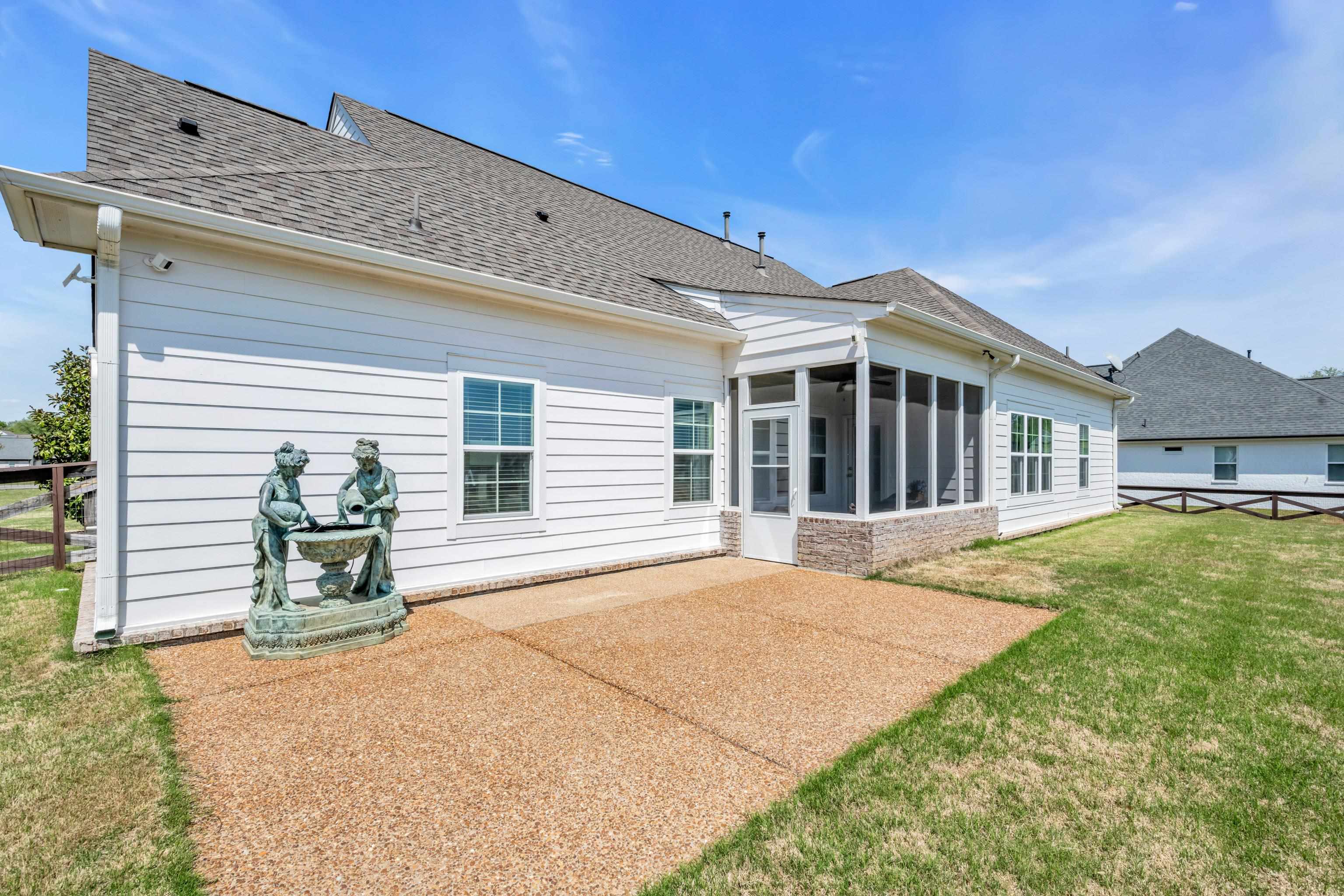 20 Thorpe Cove Piperton, TN 38017 - Photo 35 of 39 a view of a house with a patio