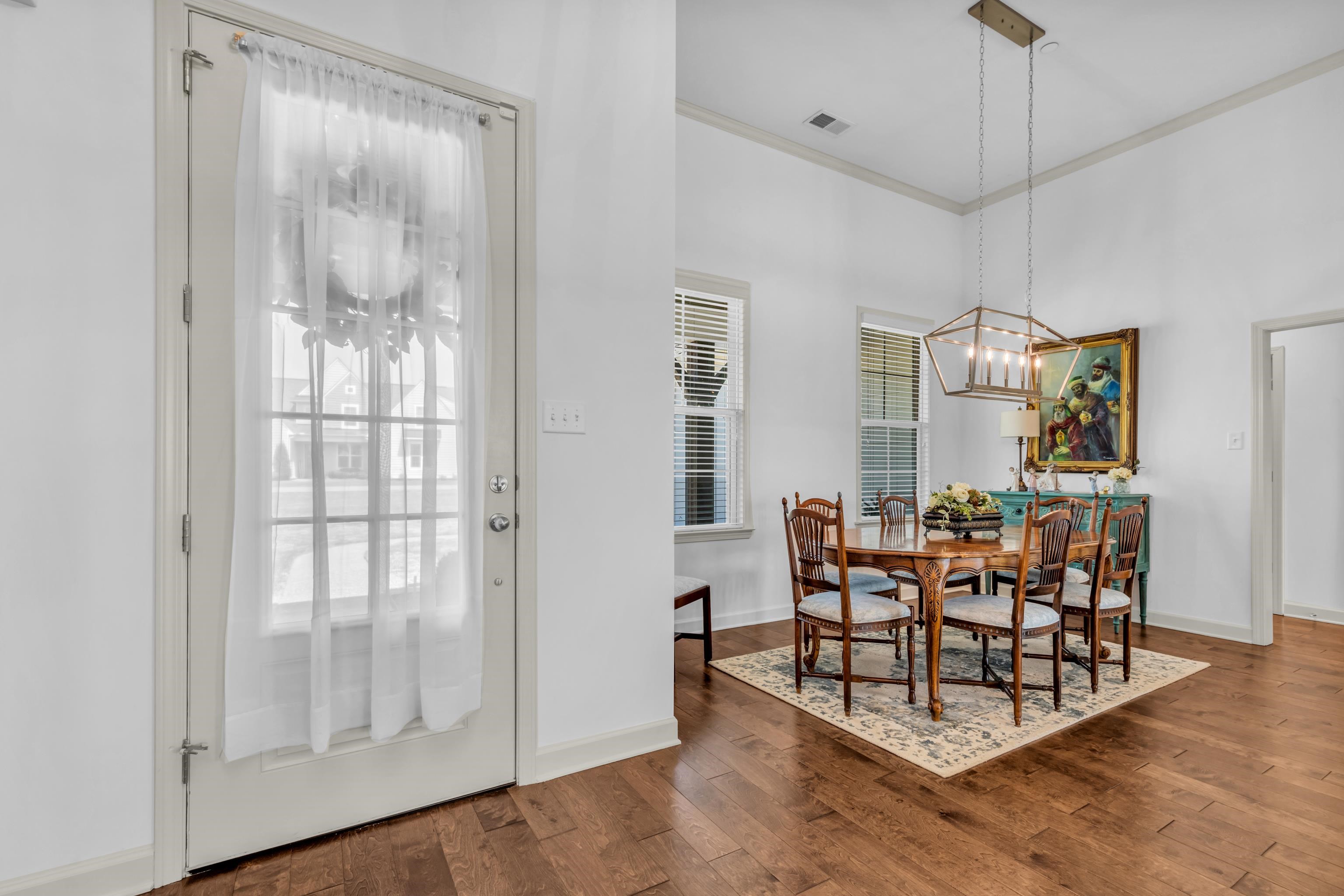 20 Thorpe Cove Piperton, TN 38017 - Photo 8 of 39 a living room with furniture and a window