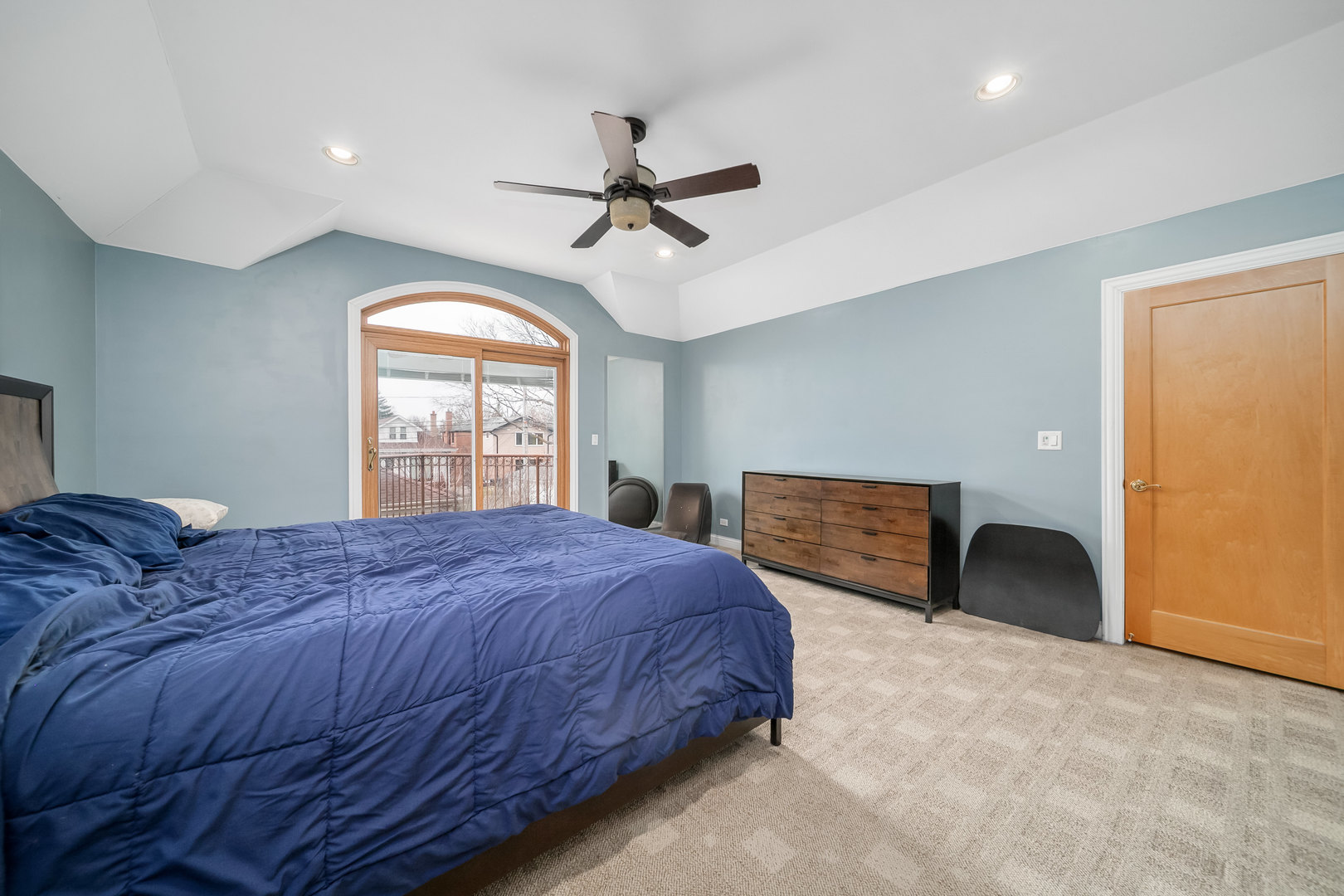 Undisclosed Address Park Ridge, IL 60068 - Photo 21 of 47 a bedroom with a bed and a window