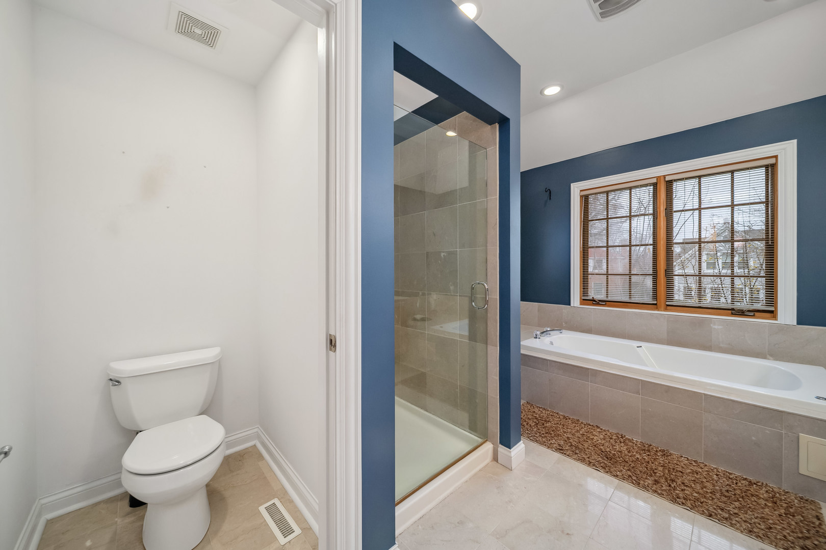 Undisclosed Address Park Ridge, IL 60068 - Photo 25 of 47 a bathroom with a toilet and a bathtub